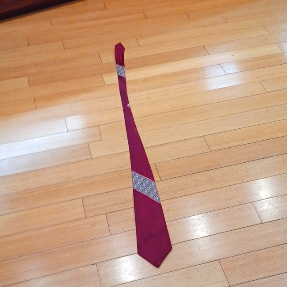 Tie. Red white